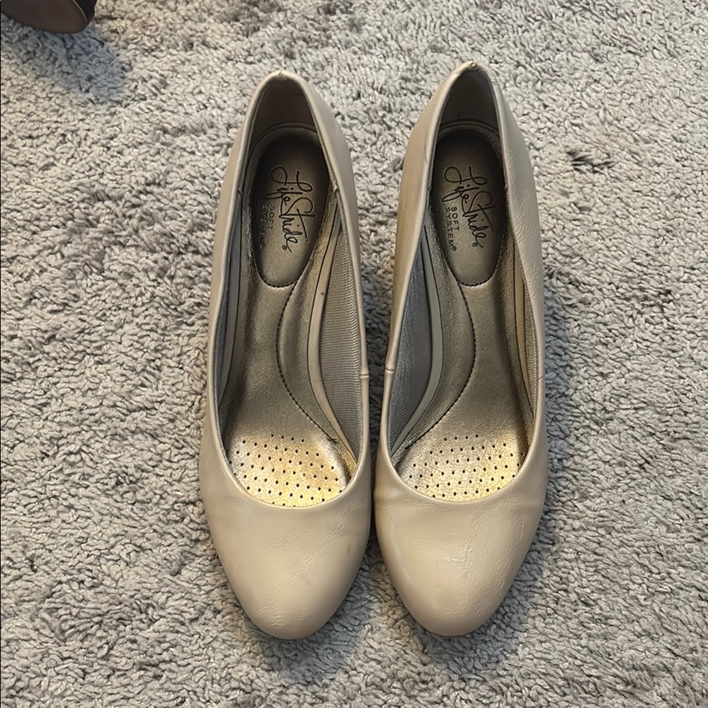 Life Stride Nude Heels with Cushioned Comfort